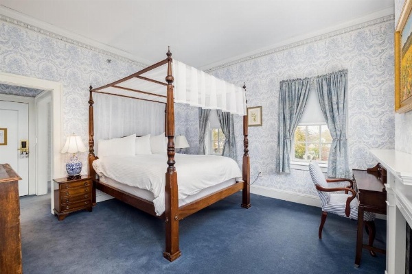 Simsbury 1820 House image 11