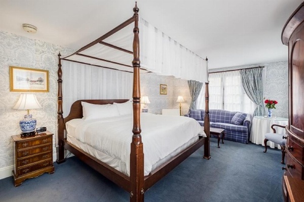 Simsbury 1820 House image 15