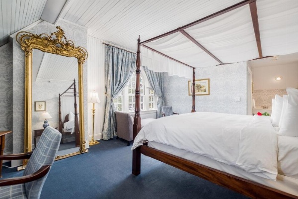 Simsbury 1820 House image 18