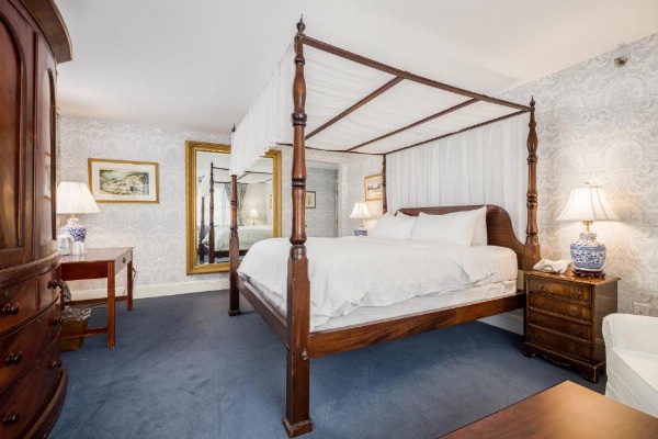 Simsbury 1820 House image 22