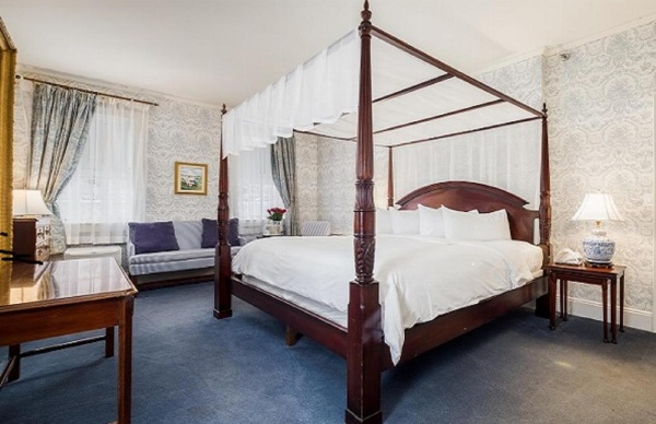 Simsbury 1820 House image 26