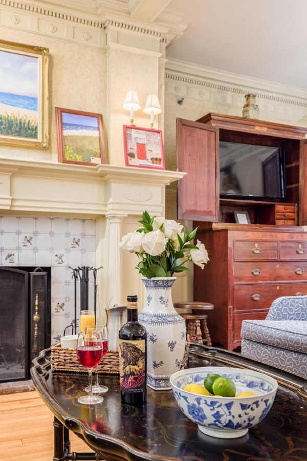 Simsbury 1820 House image 6