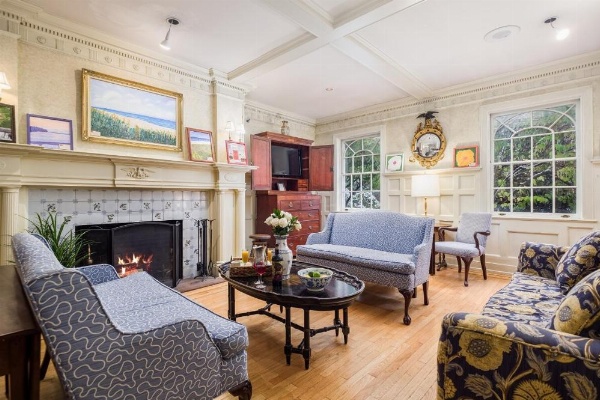 Simsbury 1820 House image 8